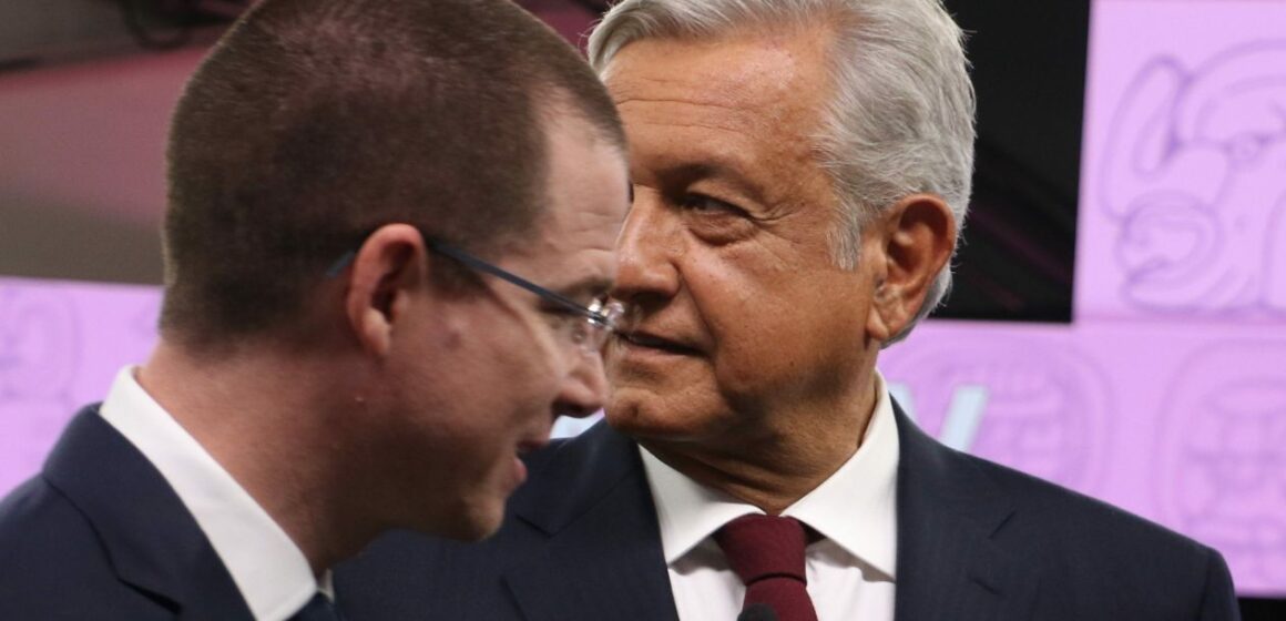 AMLO baja de la contienda electoral a Ricardo Anaya