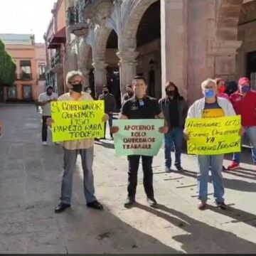 Se manifiestan empresarios y empleados de cantinas y bares; piden reapertura