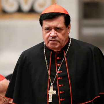 Intuban al cardenal Norberto Rivera por Covid