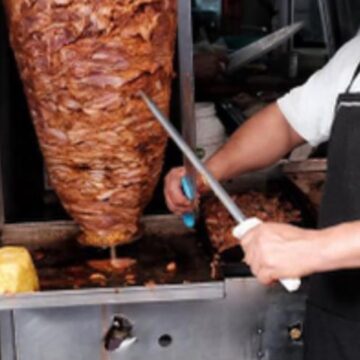 Se manifiestan taqueros en Plaza de Armas, piden extensión de horario para sus negocios