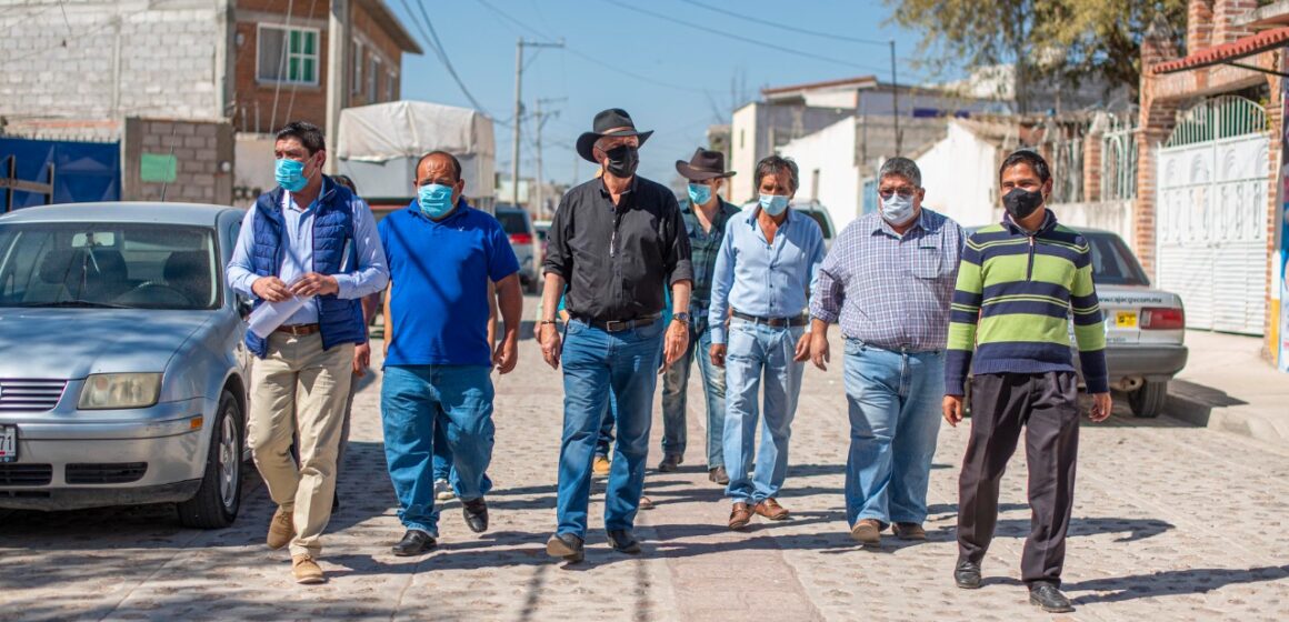 Entregan paquete de urbanización en San José Navajas