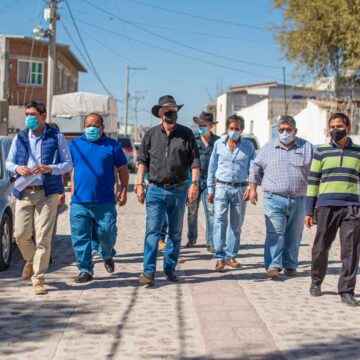 Entregan paquete de urbanización en San José Navajas