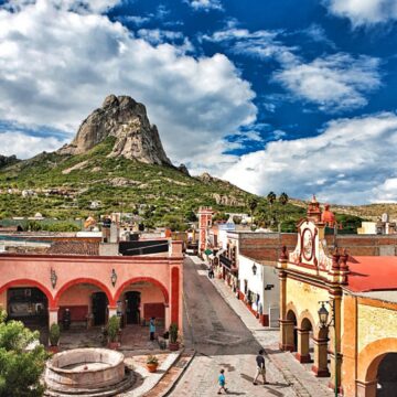 Recortan aforo de turistas que suben a la Peña de Bernal