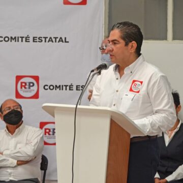 Carlos Rentería de RSP reclama que se legisle en materia de matrimonio igualitario.