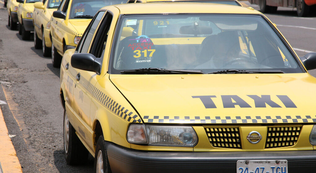 Hay 2 operadores de taxi desaparecidos en Querétaro