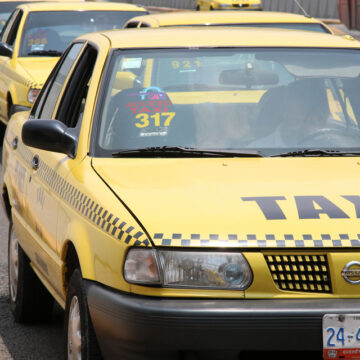 Hay 2 operadores de taxi desaparecidos en Querétaro