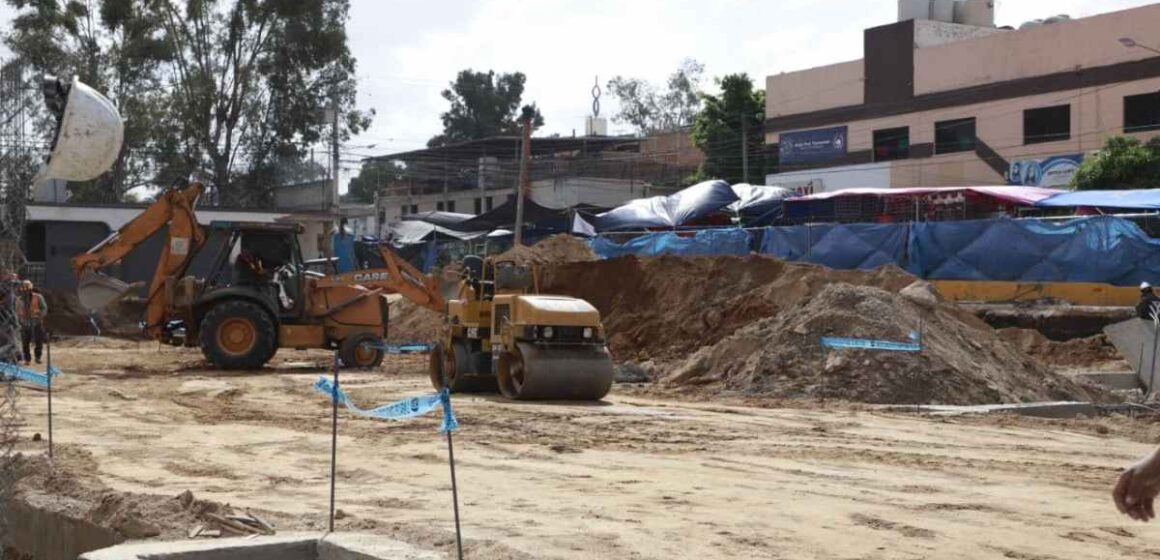 Supervisan avance de obras de mejoramiento del mercado Lomas de Casa Blanca