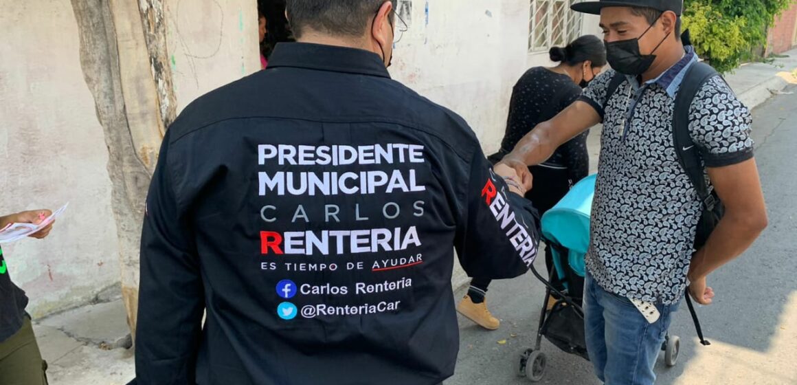 Recorre Carlos Rente­ría candidato de RSP​ la colonia​ Comerciantes.