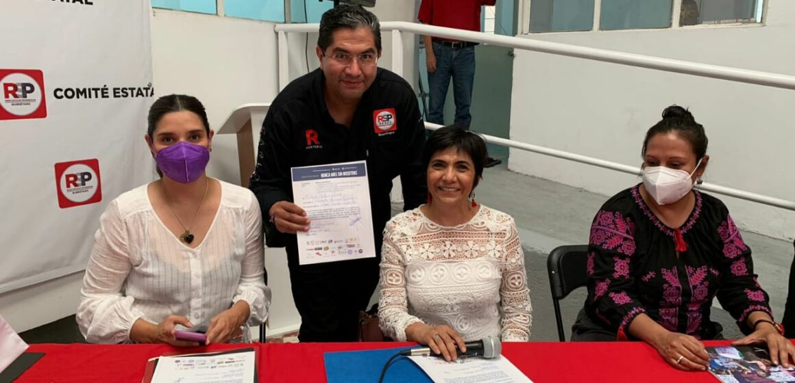 Carlos Rentería firma compromiso de la Agenda Política Femin­ista​