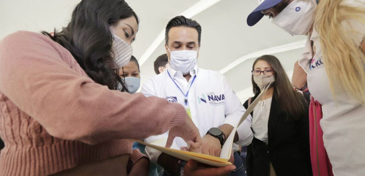 Luis Nava se compromete con los estudiantes de Querétaro