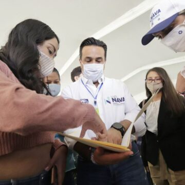 Luis Nava se compromete con los estudiantes de Querétaro