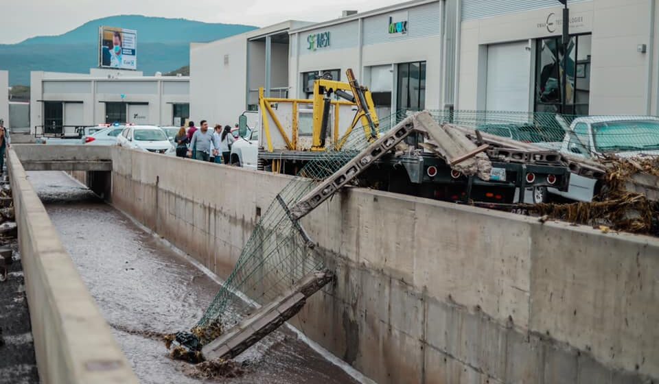 Fuertes lluvias en norte y centro de la capital; habitantes de Villas de Santiago piden auxilio a las autoridades ante inundaciones