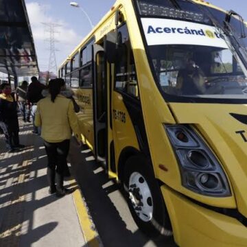 Municipio de Querétaro dispuso de 19 autobuses para traslado de profesores hacia centros de vacunación