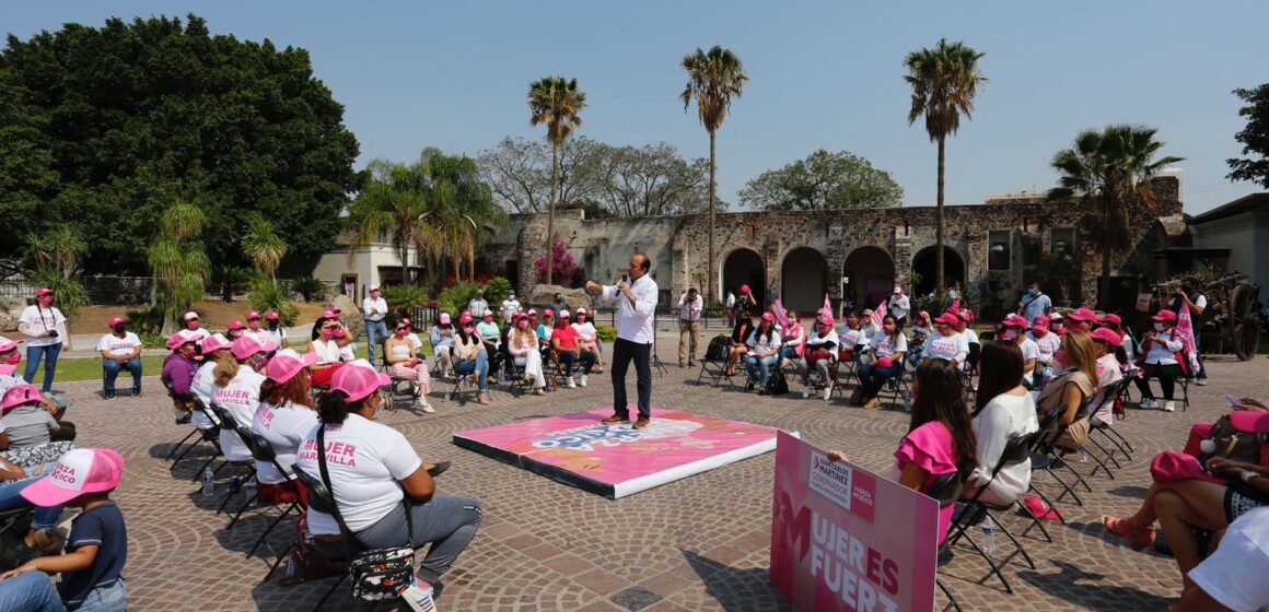 Presenta Juan Carlos Martínez membresía “Fuerza Mujer”