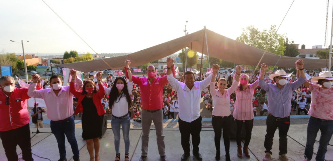 “Agarren cualquier cosa y voten por el rosa”, Juan Carlos Martínez