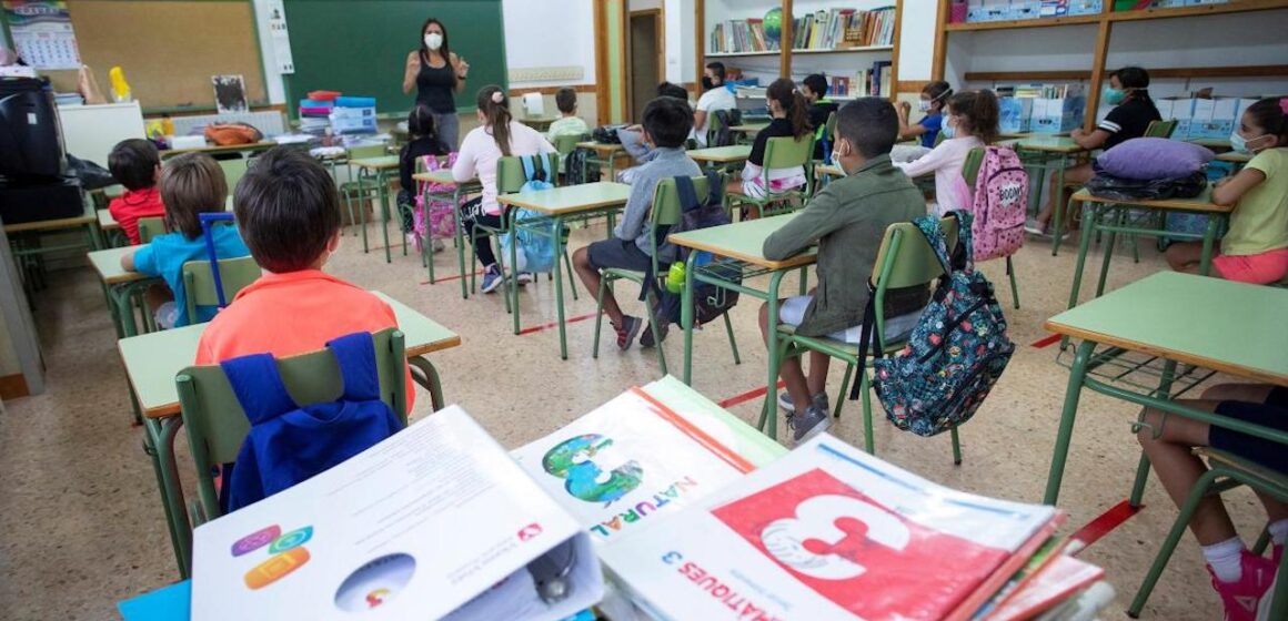 Maestros a favor del regreso a clases en Querétaro