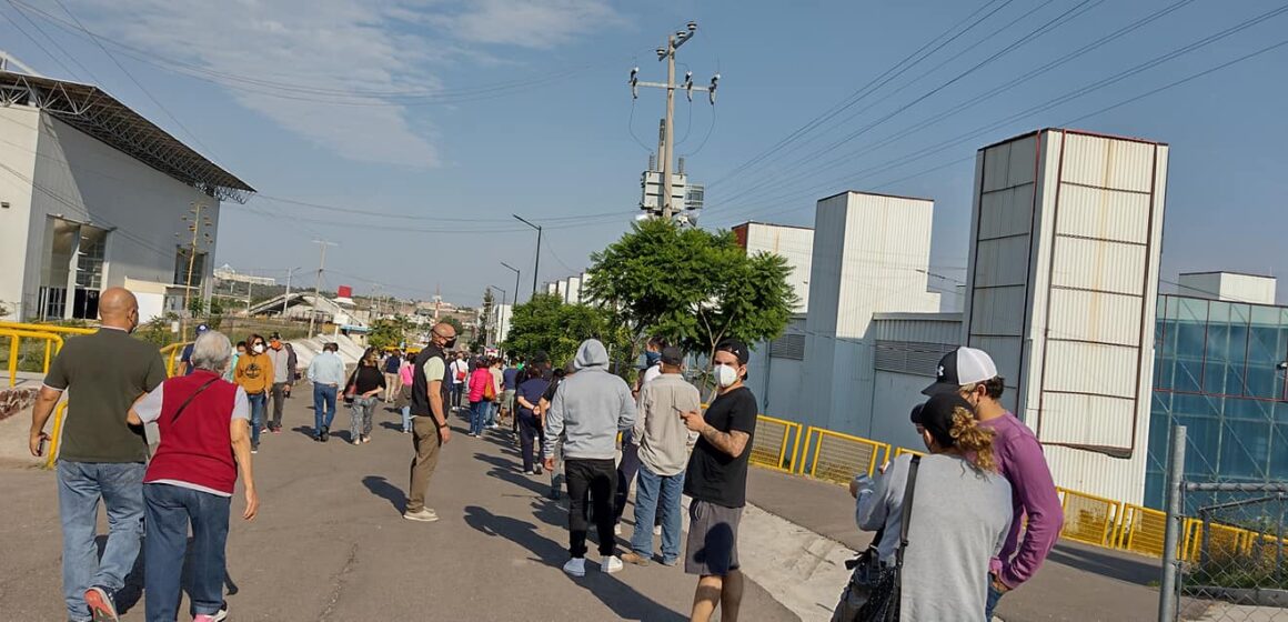 Poca afluencia y retraso en apertura de casillas