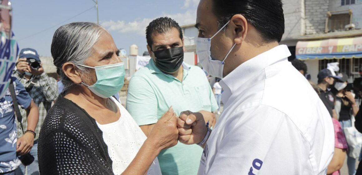 Refrenda Luis Nava apoyos y compromiso con las mujeres