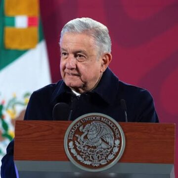 López Obrador revela quién le informó por adelantado  el aumento de tasa de Banxico