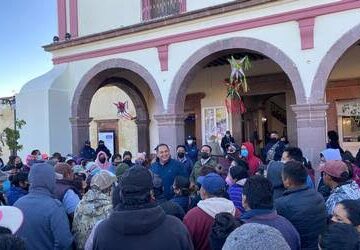 Mientras que manifestantes otomíes piden certeza ante obras nuevas