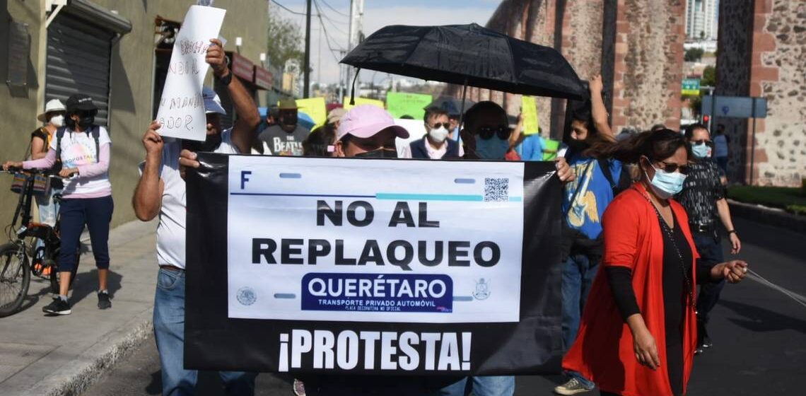 Marchan en contra del reemplacamiento en el centro de la capital