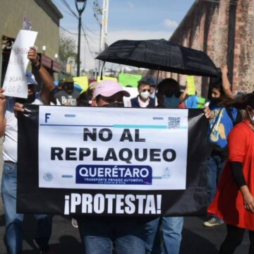 Marchan en contra del reemplacamiento en el centro de la capital