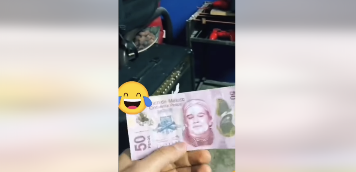 Joven recibe billete falso con la cara de Juan Gabriel, solo pasa en México