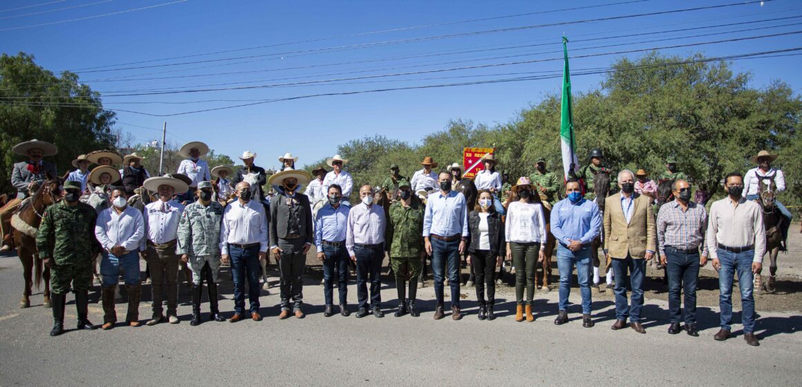 Participa Gobernador en la cabalgata cívico militar La gran fuerza de México