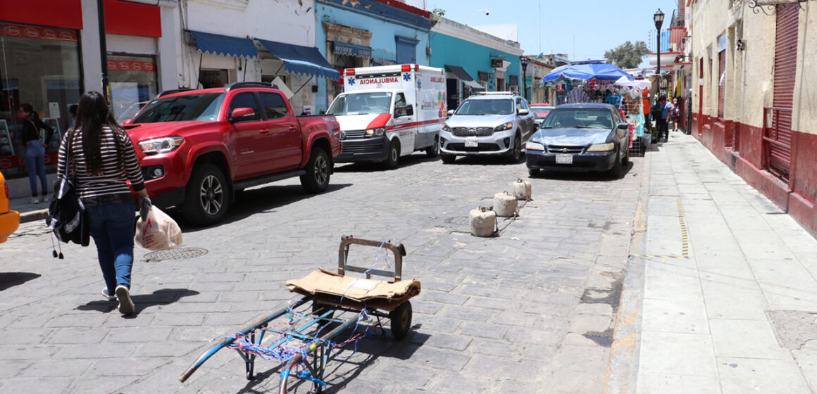 Retirarán licencias de funcionamiento a establecimientos que aparten lugares de estacionamiento