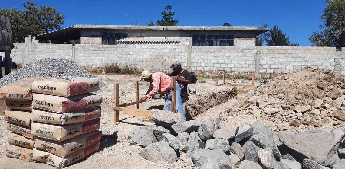 Colocan primera piedra de Telebachillerato comunitario