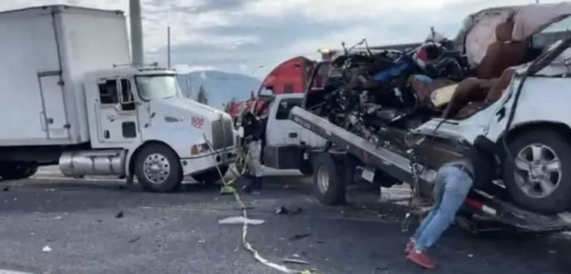 Tragedia en la 57; choque de frente deja tres muertos