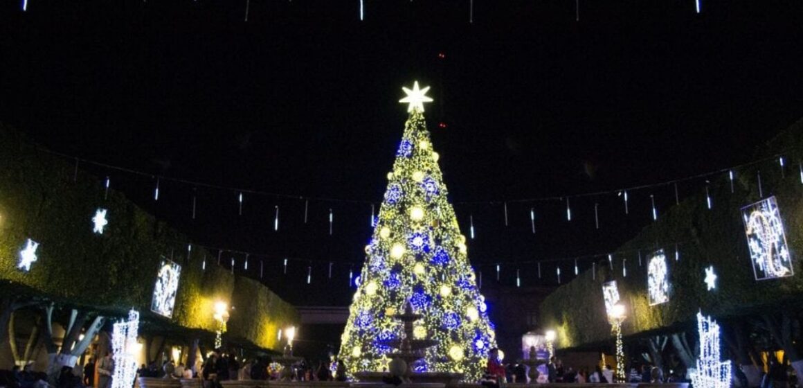 Se incendia árbol navideño de Plaza de Armas