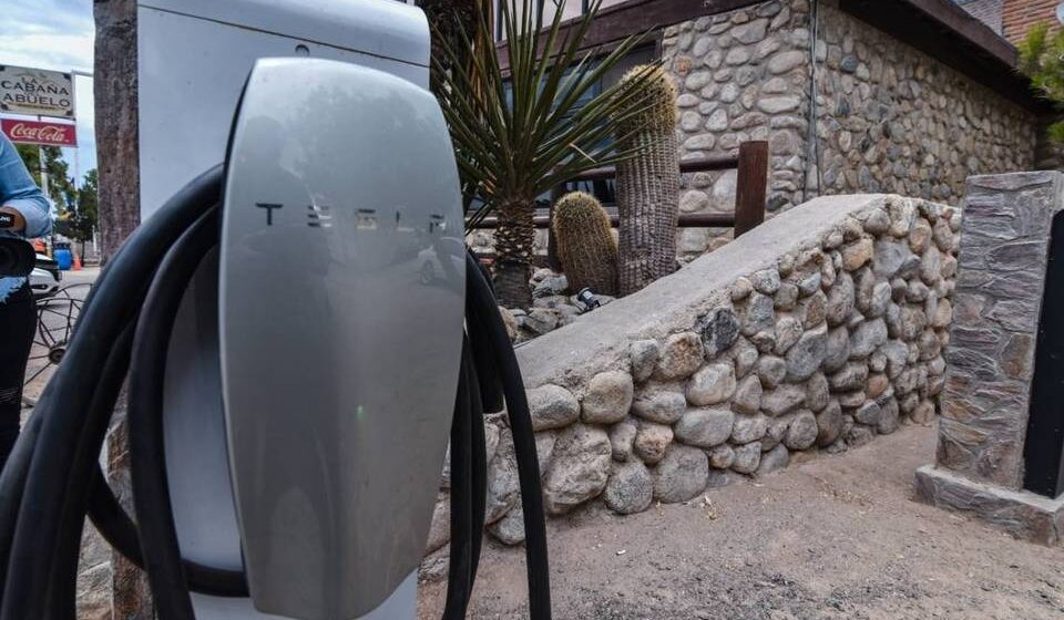 Instalará el estado cargadores de Tesla