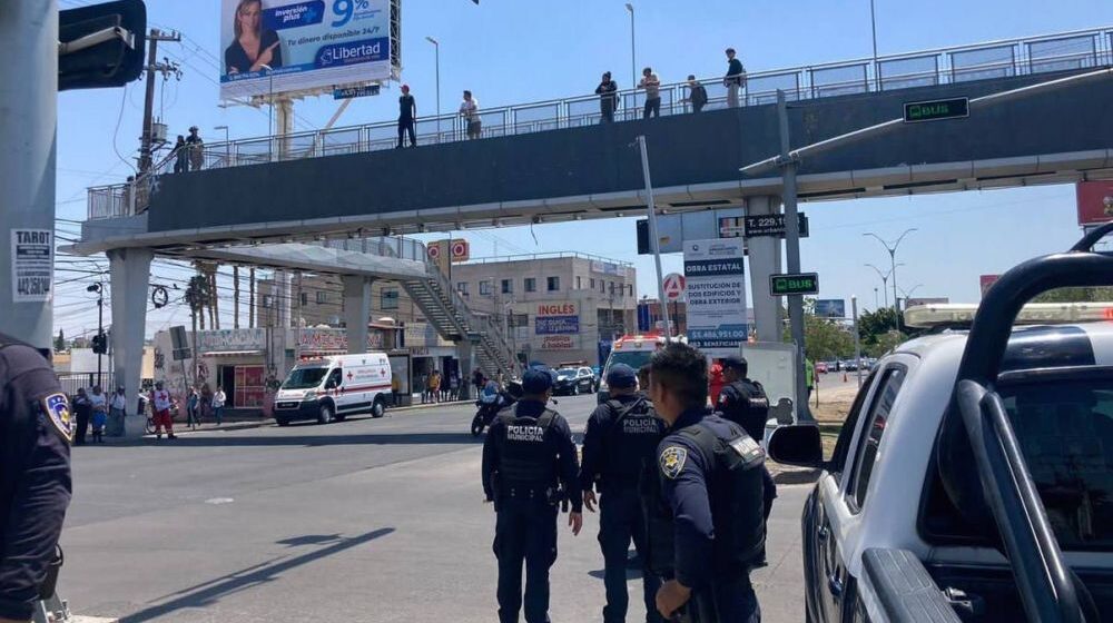 Joven amenazaba con lanzarse desde puente