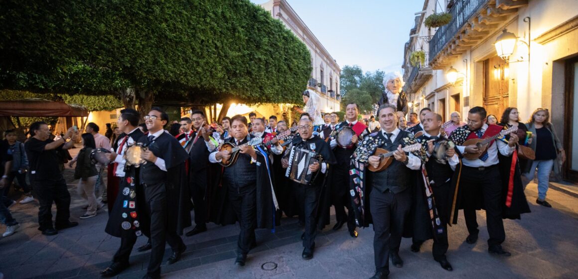 Reconocen a Estudiantina UAQ por 60 años de trayectoria musical