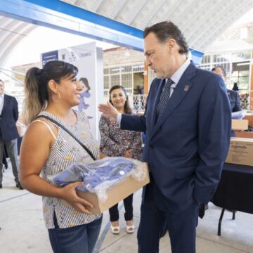 Arranca Mauricio Kuri entrega simultánea de útiles escolares y uniformes deportivos en el estado