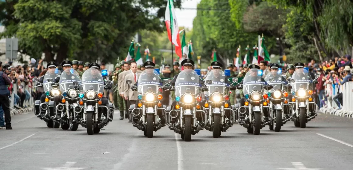 Presencia Mauricio Kuri desfile por el 213 aniversario del inicio de la Independencia de México