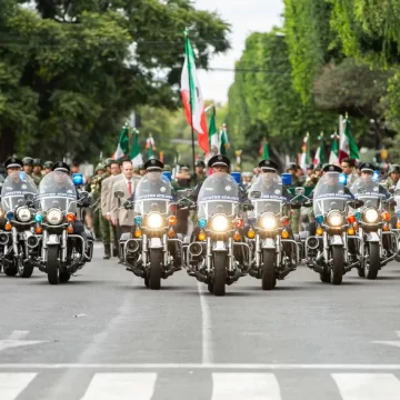 Presencia Mauricio Kuri desfile por el 213 aniversario del inicio de la Independencia de México