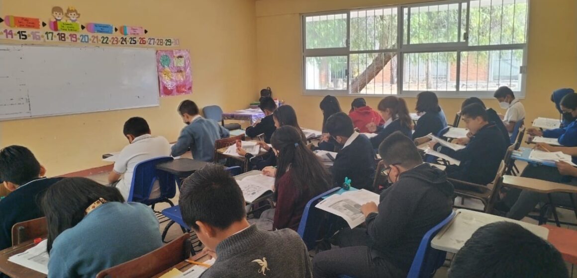 Regresan a clases 367 mil estudiantes de escuelas públicas de educación básica