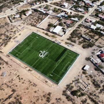 Habitantes de Peñamiller estrenan nuevo espacio y material deportivo