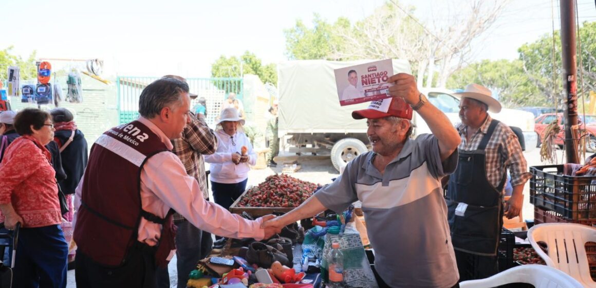 Gran recibimiento para el candidato Santiago Nieto en el Mercado 4 de marzo.