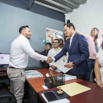 Chepe Guerrero se registra como candidato a presidente municipal de Corregidora ante el IEEQ municipal