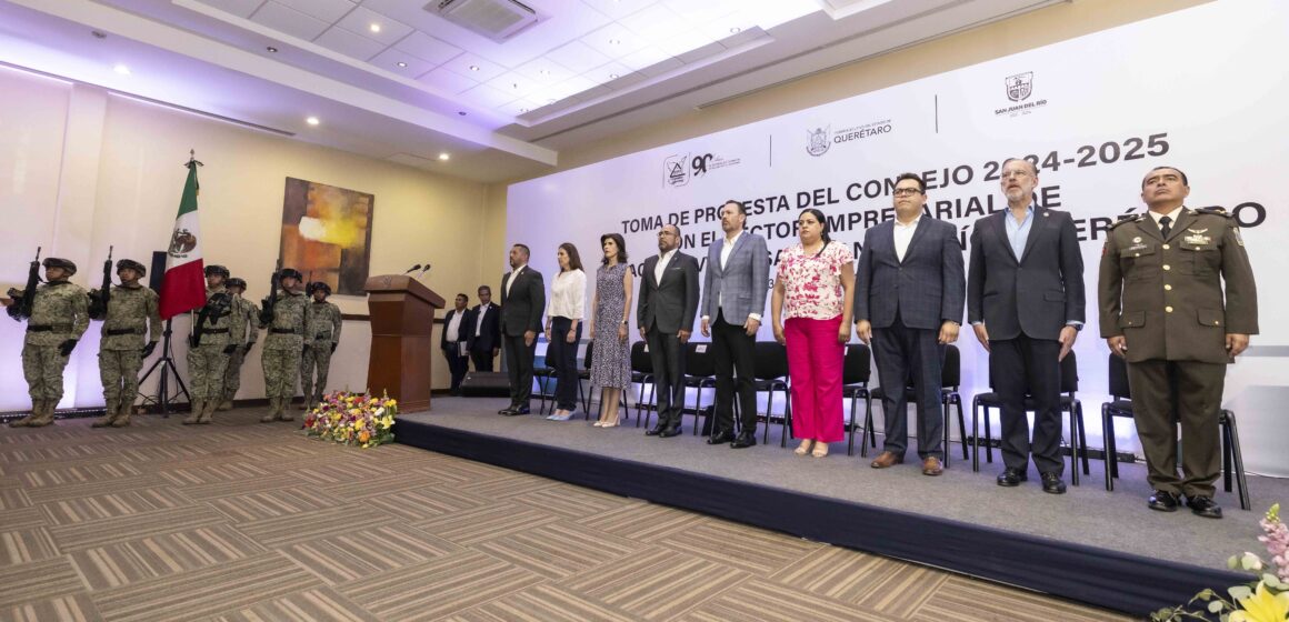 Rinde protesta el consejo de la CANACO SERVYTUR San Juan del Río