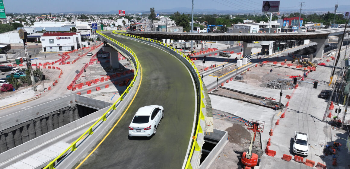 Apertura del puente superior de Paseo 5 de Febrero en sentido a Tlacote