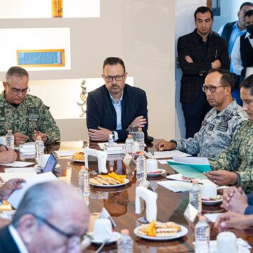 Participa Mauricio Kuri en reunión de mesa de seguridad