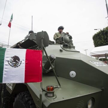 Testifica Gobernador el desfile cívico militar del CCXIV Aniversario del inicio de la lucha de Independencia de México