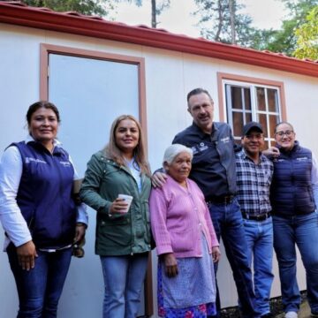 Entrega el Gobernador Acciones de Vivienda en Pinal de Amoles