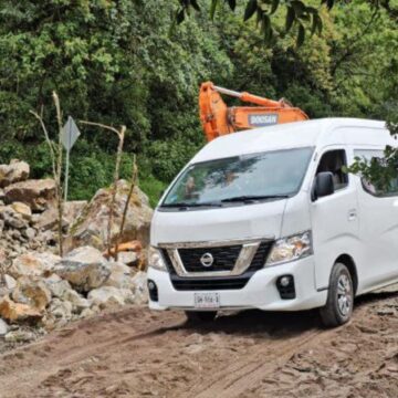 Se abre carril provisional para tránsito vehicular regulado en Pinal de Amoles